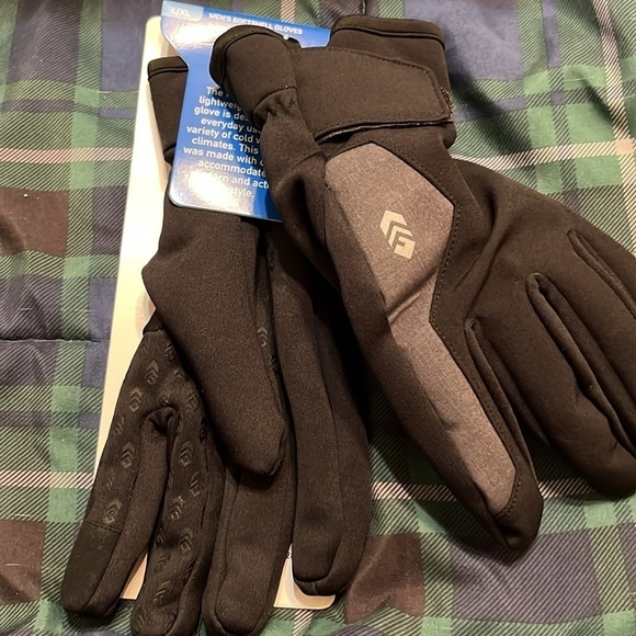 NWT men’s Free Country softshell gloves size small/medium - Picture 3 of 4